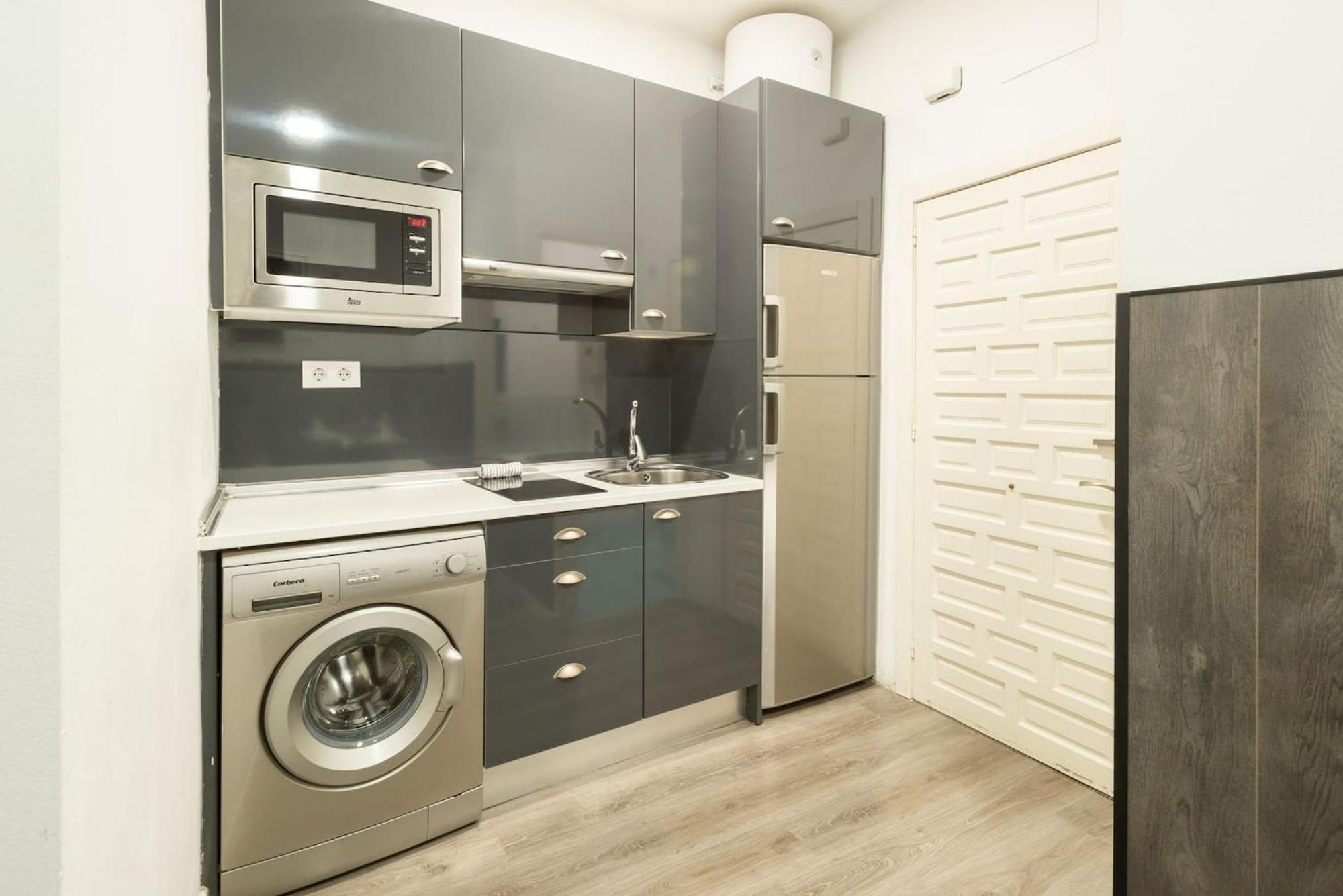 Apartamentos Day Madrid Plaza De Espana Centro Gran Via Sol Malasana מראה חיצוני תמונה